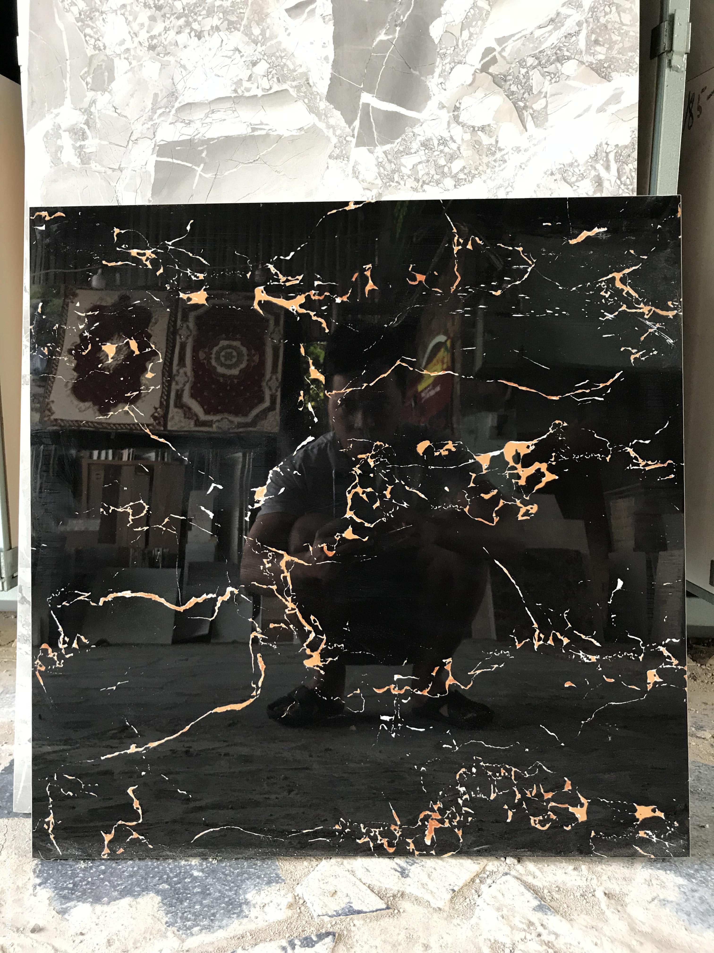 Gạch lát nền 60x60 đen vân cam